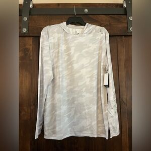 TYR Men’s Long-Sleeve Hooded Performance Shirt in Light Gray Camo